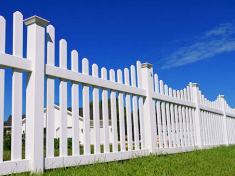 Cleaning Fences - A Guide to Cleaning Vinyl, Aluminum, Steel & Stone