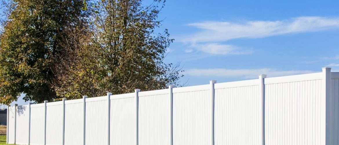 a white vinyl fence in ocala fl