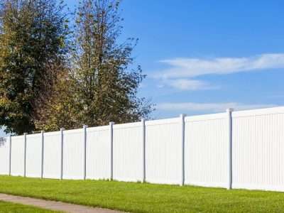 a white vinyl fence in ocala fl