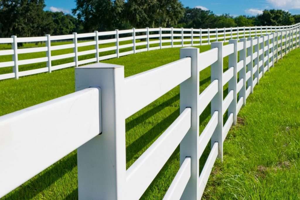 a vinyl horse fence