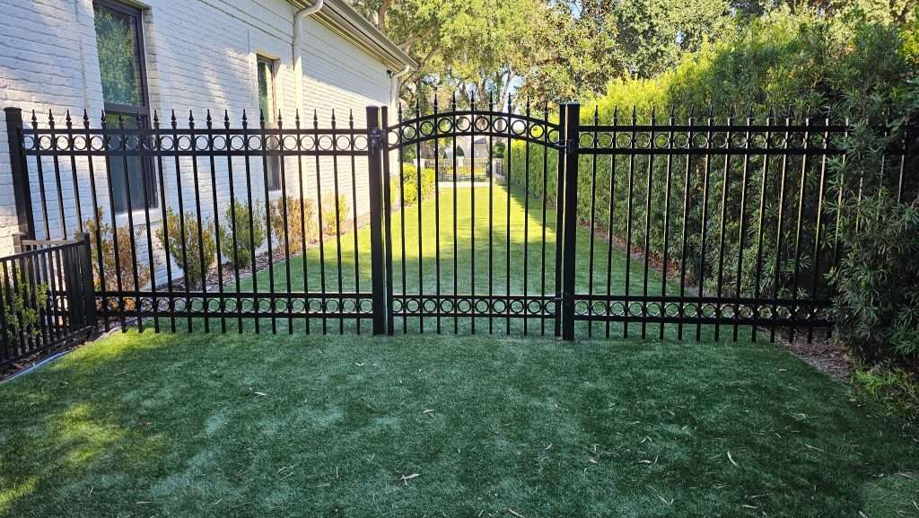 aluminum fence with speartop and gate